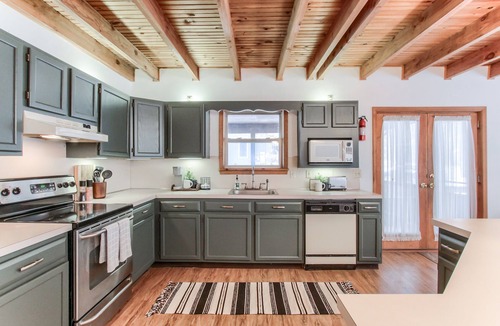 Thornhurst Ski Chalet | Lake Chalet w/Hot Tub, Pool Table & Fire Pit