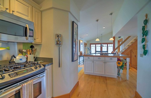 North Hero Cottage | Lake Champlain Cottage w/Private Deck & Fire Pit!