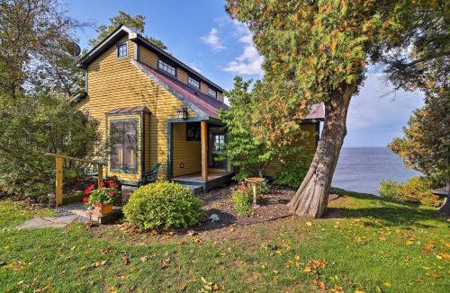 North Hero House | Lake Champlain Cottage with Private Deck and Fire Pit!