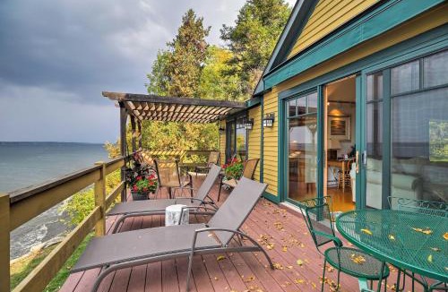 North Hero House | Lake Champlain Cottage with Private Deck and Fire Pit!