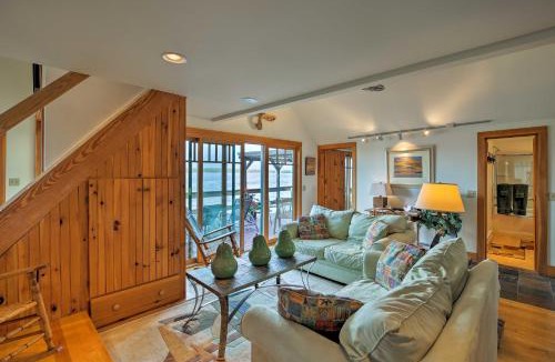 North Hero House | Lake Champlain Cottage with Private Deck and Fire Pit!
