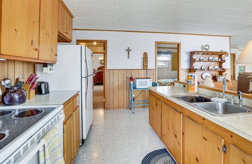 Swanton Cottage | Lake Champlain Cottage w/Deck & Sunset Views!