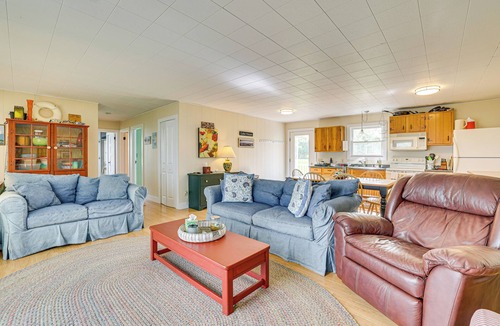 North Hero Cottage | Lake Champlain Family Retreat w/Deck & Yard