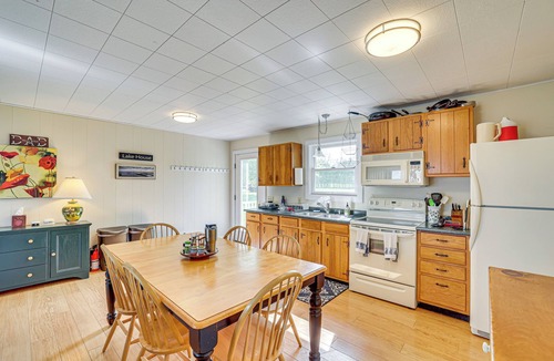 North Hero Cottage | Lake Champlain Family Retreat w/Deck & Yard