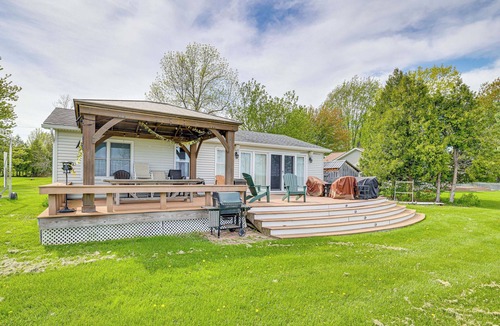 North Hero Cottage | Lake Champlain Family Retreat w/Deck & Yard