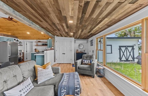 Swanton Cottage | Lake Champlain-Waterfront, Fishing Dock, Sunsets, Kayak & Paddle Boards!