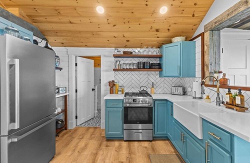 Swanton Cottage | Lake Champlain-Waterfront, Fishing Dock, Sunsets, Kayak & Paddle Boards!