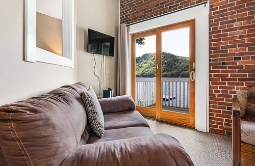 Bryant Pond House | Lake Christopher Condominium