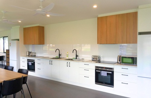 Colac RV Rental | Lake Colac Holiday Park