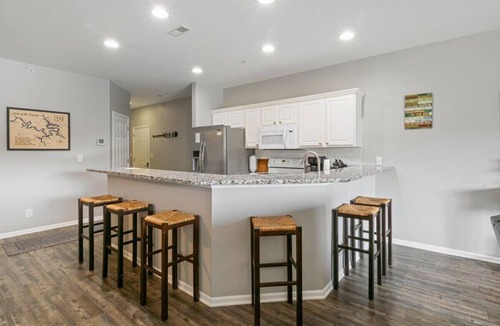 Camdenton Condo | Lake Condo | 2BD | Views | Pool | Lakefront