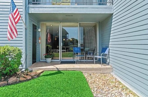 Walden on Lake Conroe Condo | Lake Conroe -Amazing Lake View! Discount for a long-term stay. Pets are allowed.