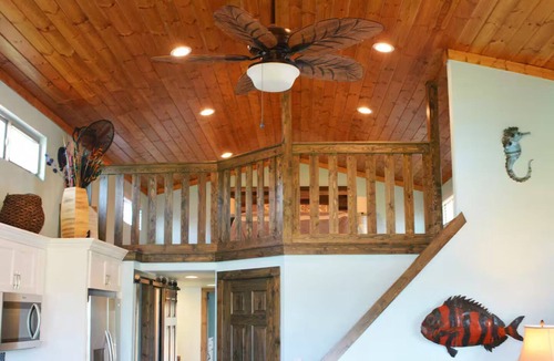 Willis Cottage | Lake Conroe Cottage with Lakeview