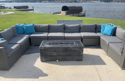 Montgomery House | Lake Conroe Lakefront – Sleeps 20+ with Pool, Dock, World Cup Ready