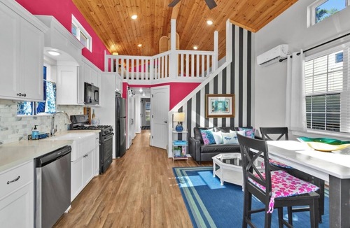 Willis Cottage | Lake Conroe Life Meets Mykonos Greece
