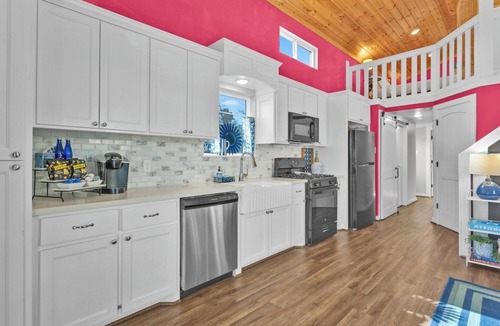 Willis Cottage | Lake Conroe Life Meets Mykonos Greece