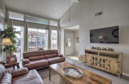 April Sound House | Lake Conroe Retreat Near Boardwalk and Dining!