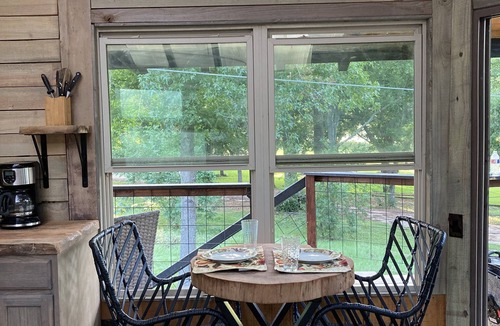 Willis House | Lake Conroe Treehouse, firepit, kayaks, bbq