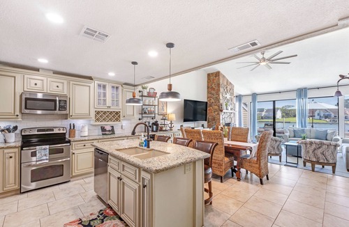 April Sound Condo | Lake Conroe WATERFRONT Updated 3BR Condo with Pools, Paddle Boards & Views
