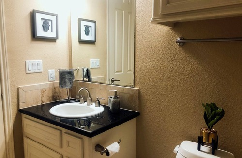 Seven Coves Condo | Lake Conroe Waterfront Suite 205