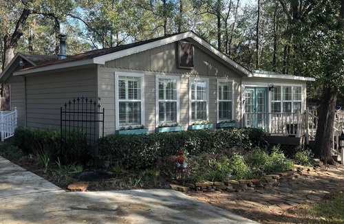 Conroe House | Lake Cottage Getaway