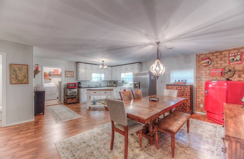 Cookson Cottage | Lake Cottage Near Chicken Creek Ramp – Pet Friendly + Boat Parking