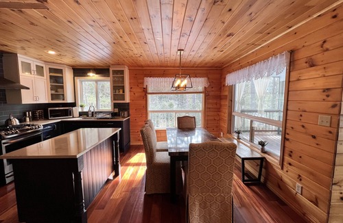 Bishop Corners Cottage | Lake Cottage/North Frontenac/All Season Getaway!
