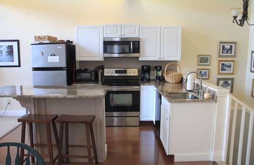 Gilbert House | LAKE COTTAGE WITH DECK - 5 Star - 2 kayaks - paddle boat-40 minutes to Columbia