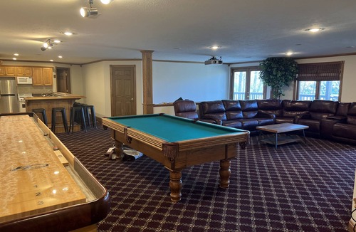 Sloans Valley House | Lake Cumberland LakehousenSleeps 26 Guests!