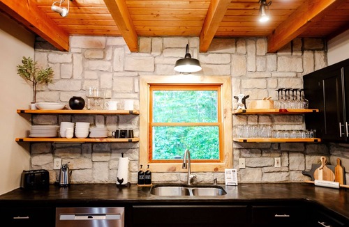 Walnut Mountain House | Lake Dakwa Lodge, Lake Dakwa Lodge Lakeside Retreat