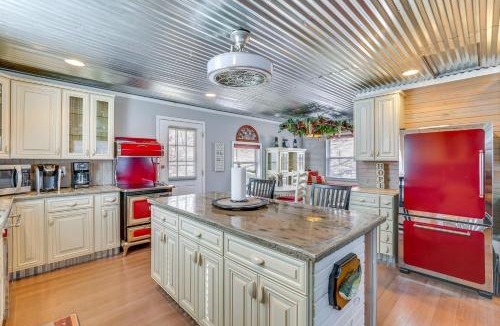 Climax Springs House | Lake Days & BBQ Fun: Climax Springs Retreat!