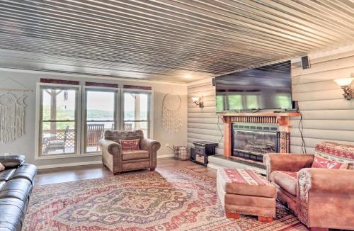 Climax Springs House | Lake Days & BBQ Fun: Climax Springs Retreat!