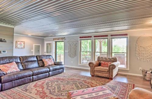 Climax Springs House | Lake Days & BBQ Fun: Climax Springs Retreat!
