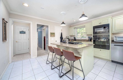 Hillsborough House | Lake Days Getaway Sum