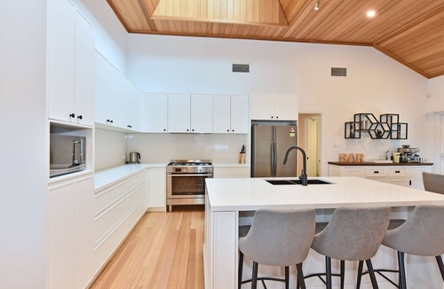 Lake Macquarie City Council House | Lake Daze at Coal Point - Lakeviews, Pool