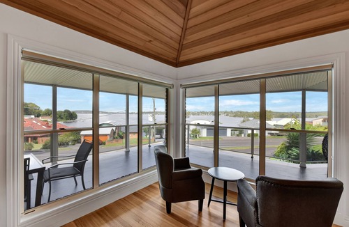 Lake Macquarie City Council House | Lake Daze at Coal Point - Lakeviews, Pool