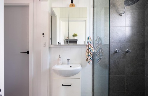 Conjola Park House | Lake Daze- sit back and relax