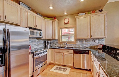 Dillon House | Lake Dillon Luxury: Ski, Dine, Hike, Bike, Boat, Kayak, Shop, Relax, Repeat!