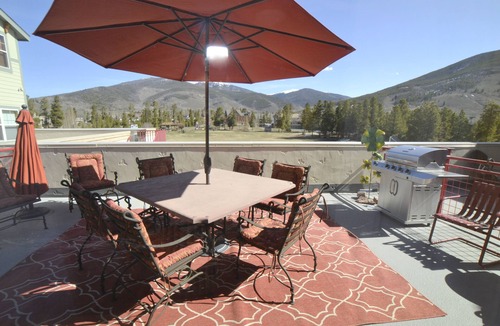 Dillon House | Lake Dillon Luxury: Ski, Dine, Hike, Bike, Boat, Kayak, Shop, Relax, Repeat!