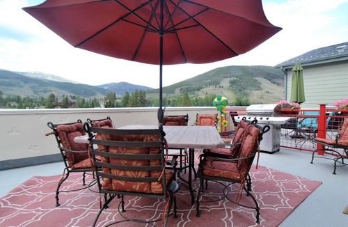 Dillon House | Lake Dillon Luxury: Ski, Dine, Hike, Bike, Boat, Kayak, Shop, Relax, Repeat!