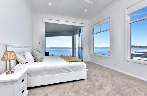 Coal Point House | Lake Dream Luxury Absolute Lakefront Escape