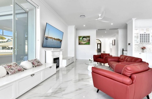 Coal Point House | Lake Dream Luxury Absolute Lakefront Escape