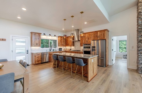 Lost Bridge Village House | Lake Dreams Hideaway - 10 acres - Stunning views