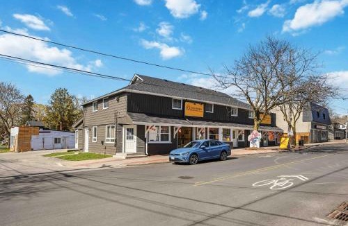 Jacksons Point Apartment | Lake Drive apartment