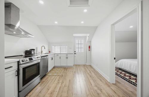 Jacksons Point Apartment | Lake Drive apartment