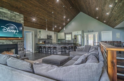 Tazewell House | Lake Effect on Norris Lake