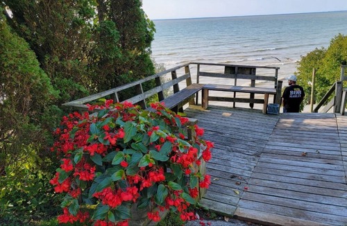 Port Dover Apartment | Lake Erie Lux Condo w/ Deck, Patio & private Beach (Aquamarine)
