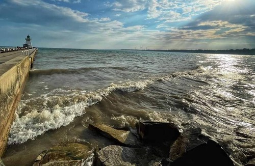 Port Dover Apartment | Lake Erie Lux Condo w/ Deck, Patio & private Beach (Aquamarine)