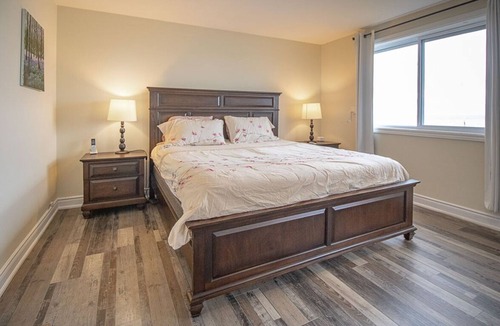 Dunnville Cottage | Lake Erie Waves - Great Views of Lake Erie, Beach just 5 minutes away!