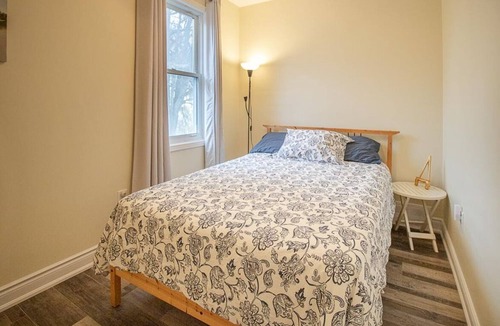 Dunnville Cottage | Lake Erie Waves - Great Views of Lake Erie, Beach just 5 minutes away!