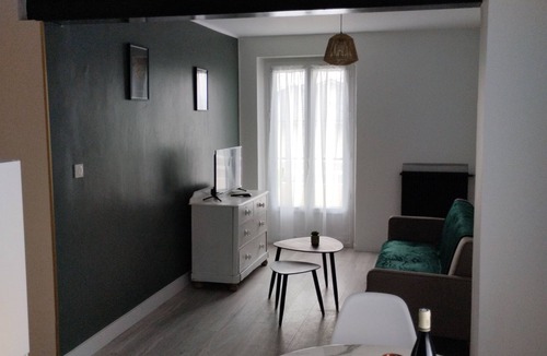 Amphion-les-Bains Apartment | Lake escapade